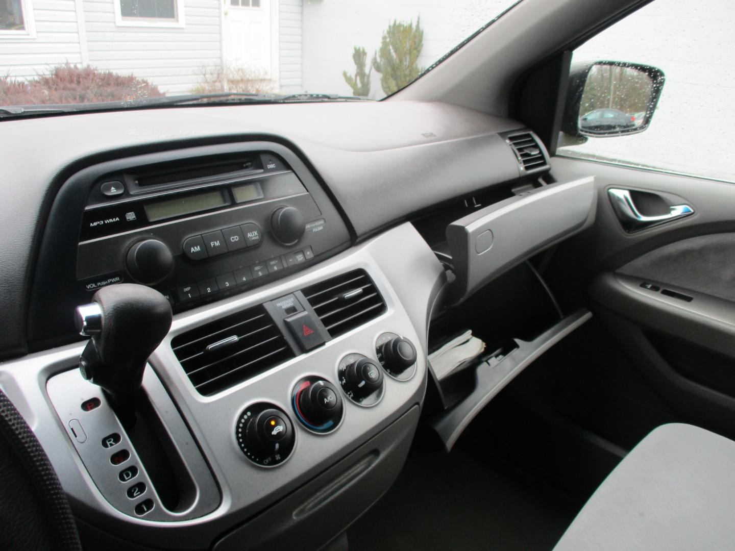 2009 SILVER Honda Odyssey LX (5FNRL382X9B) with an 3.5L V6 SOHC 24V engine, 5-Speed Automatic transmission, located at 540a Delsea Drive, Sewell, NJ, 08080, (856) 589-6888, 39.752560, -75.111206 - Photo#14